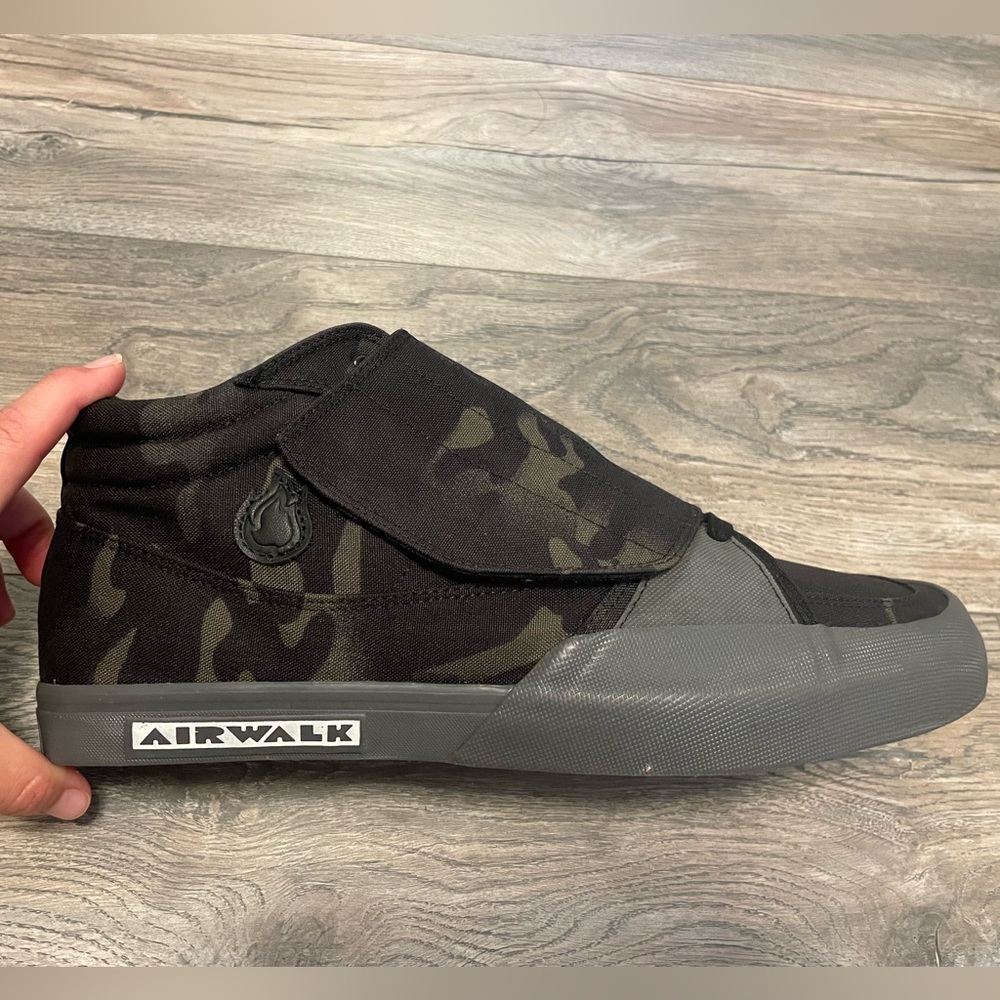 Airwalk VIC Smoke Camo color